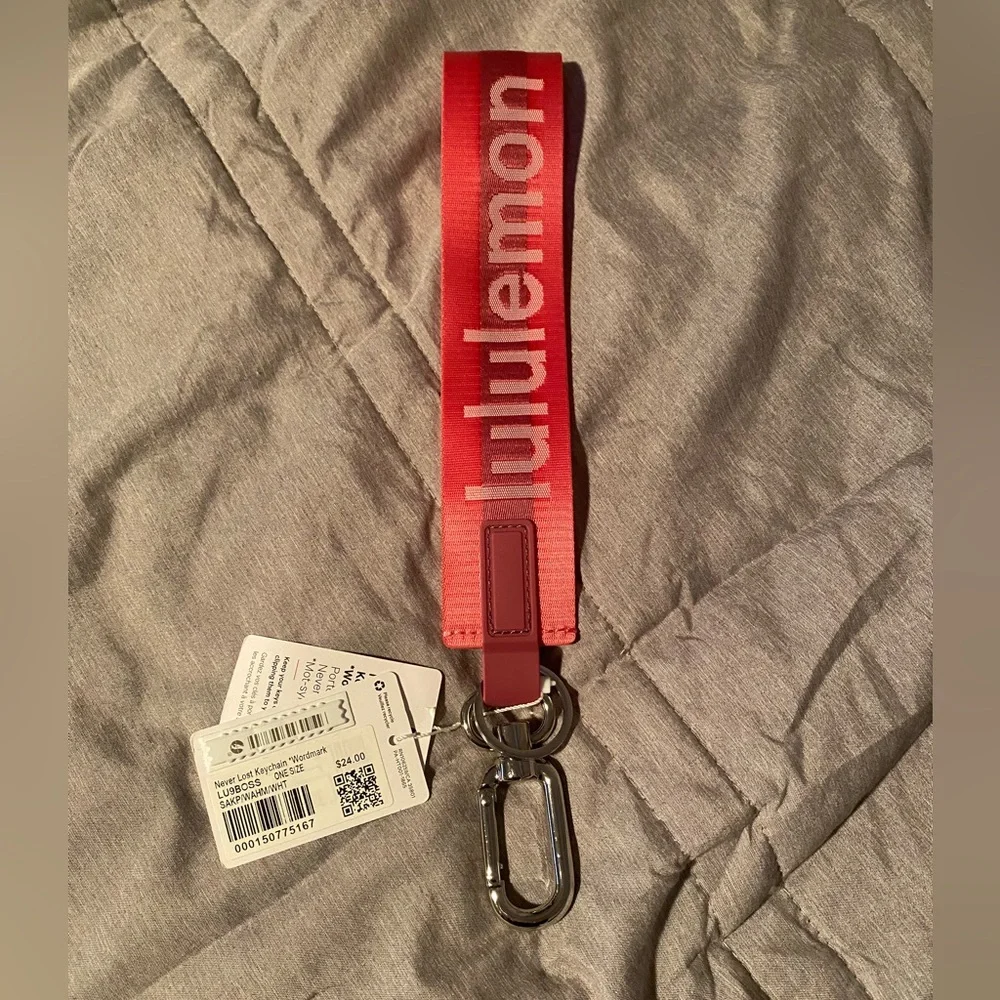 NWT Lululemon never lost keychain wordmark - Sakura pink washed mauve white - Picture 4 of 4